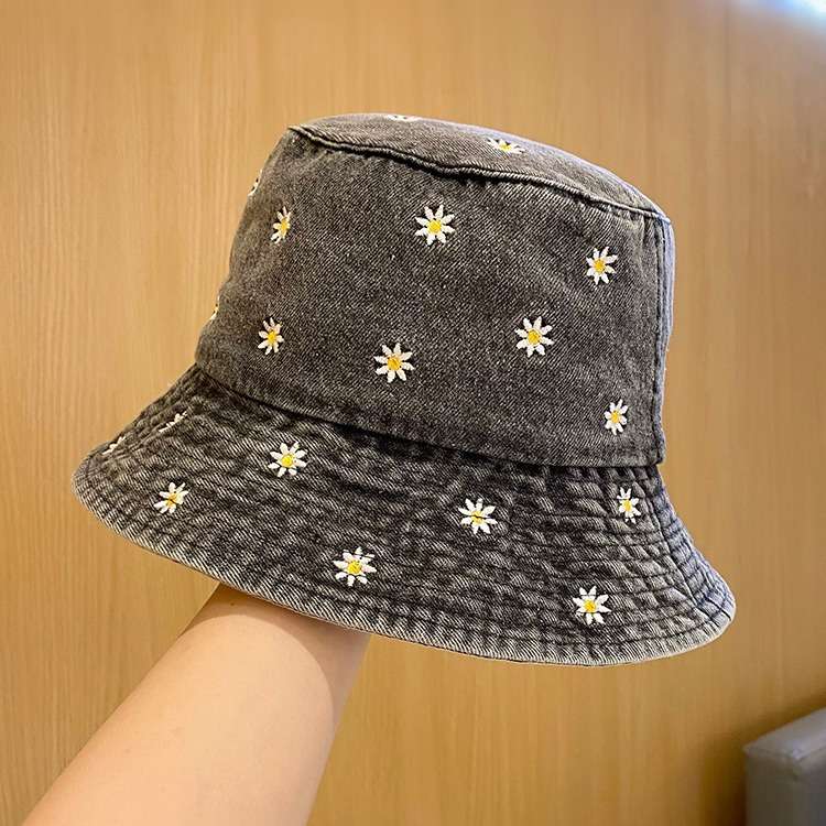 ランニングキャップ　キャップ  デイジー刺繍入りデニムバケットハット