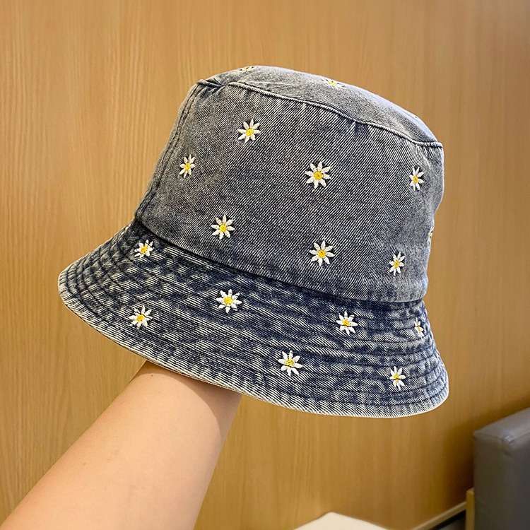 ランニングキャップ　キャップ  デイジー刺繍入りデニムバケットハット