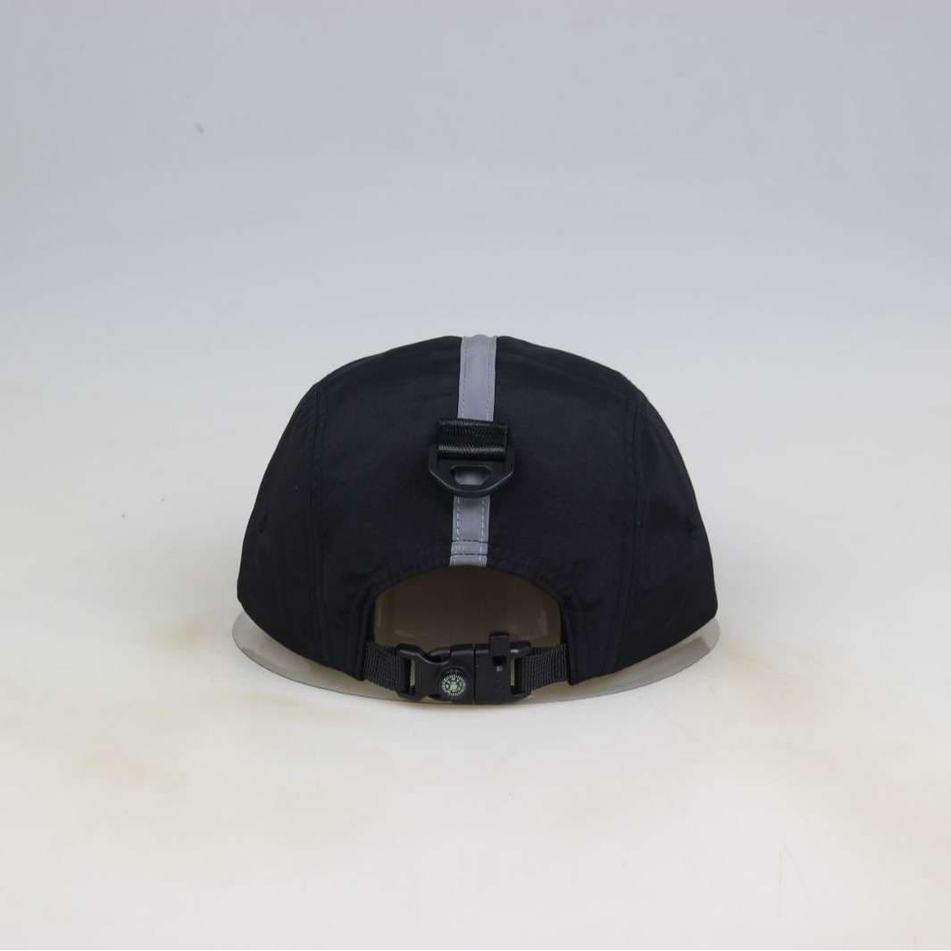 ランニングキャップ　スポーティーなロゴ入りキャップ帽