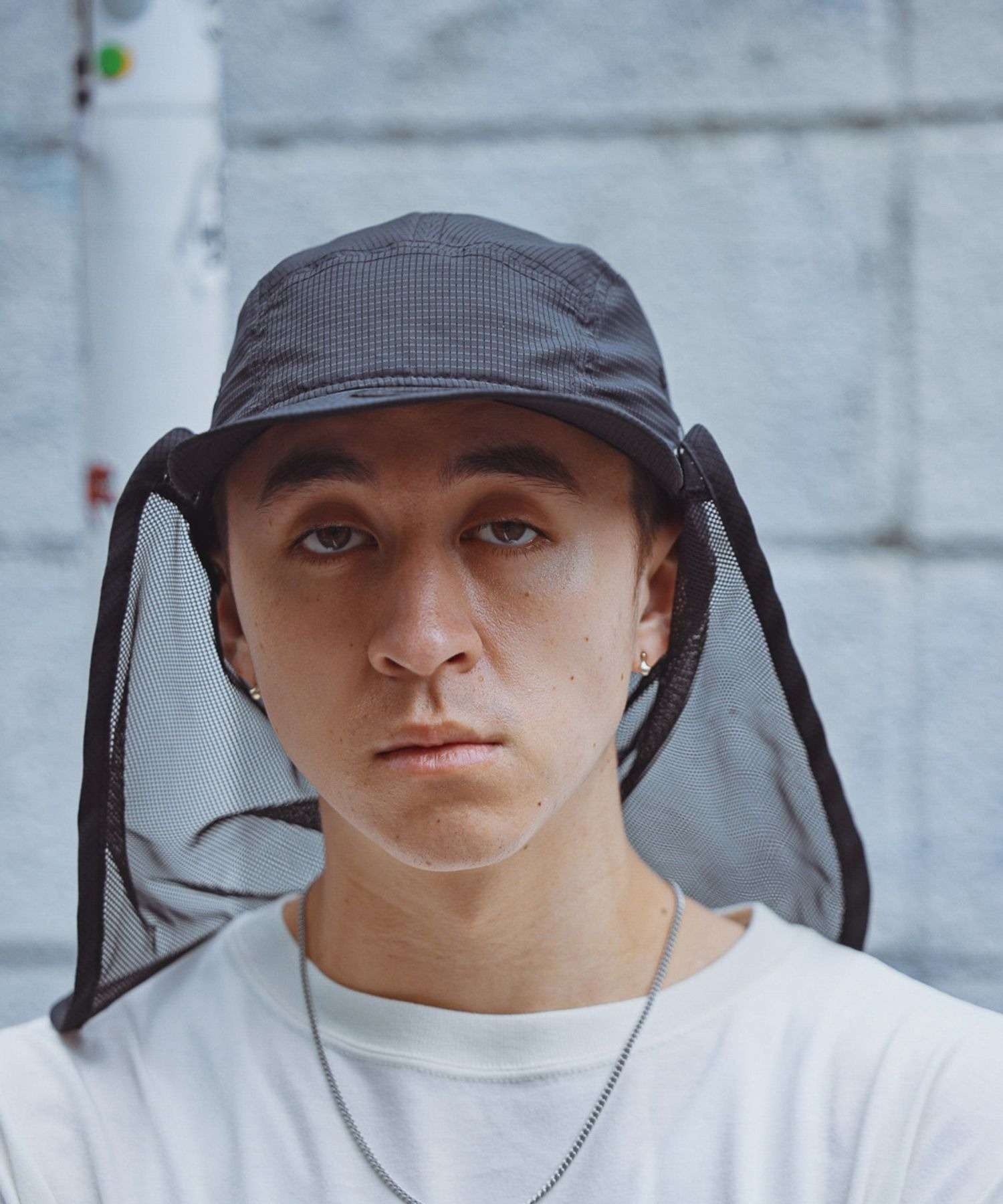 ランニングキャップ　メッシュフラップ付き機能性キャップ