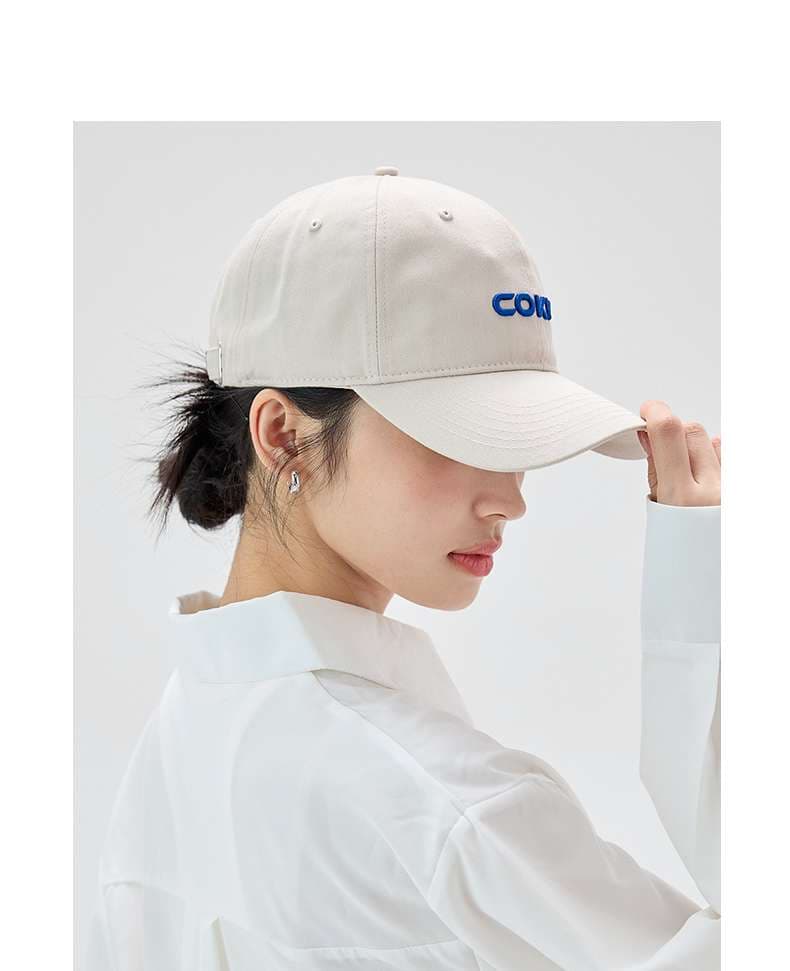 ランニングキャップ　シンプルロゴ入りスポーツキャップ