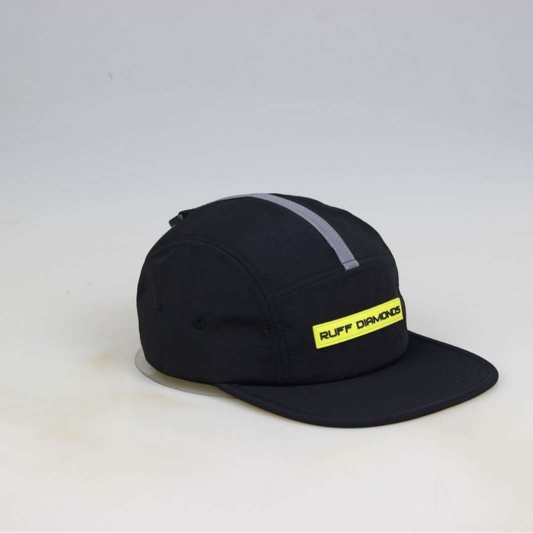 ランニングキャップ　スポーティーなロゴ入りキャップ帽