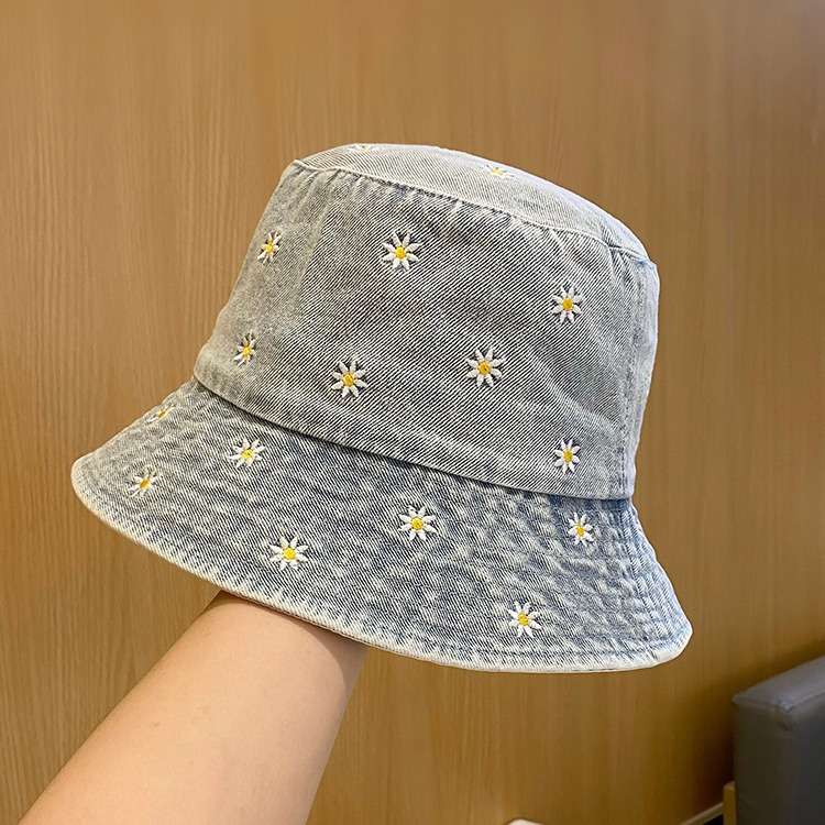 ランニングキャップ　キャップ  デイジー刺繍入りデニムバケットハット
