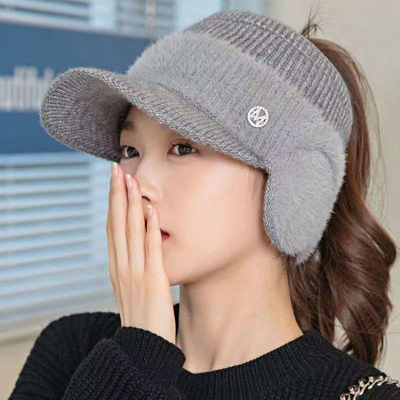 ランニングキャップ　耳あて付きニット帽キャップ