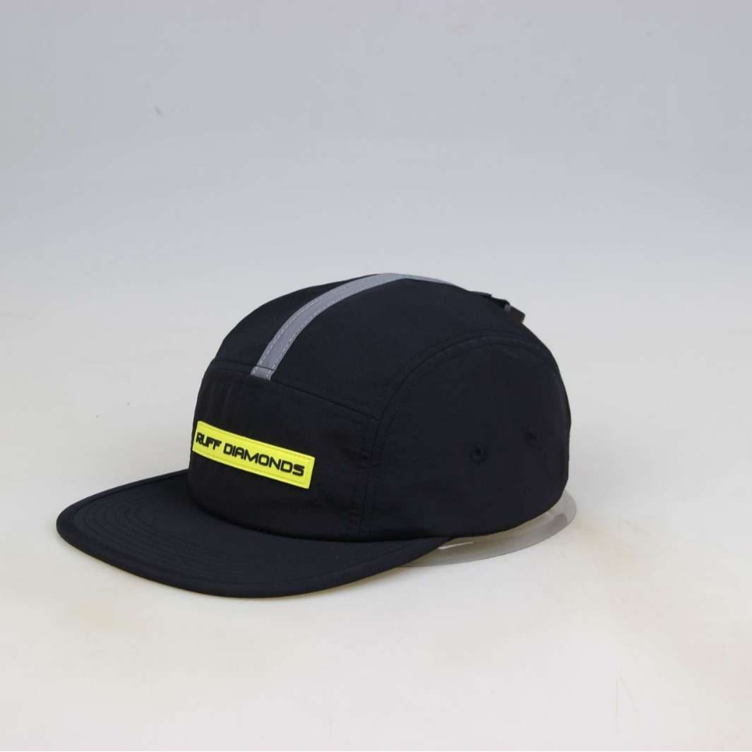 ランニングキャップ　スポーティーなロゴ入りキャップ帽