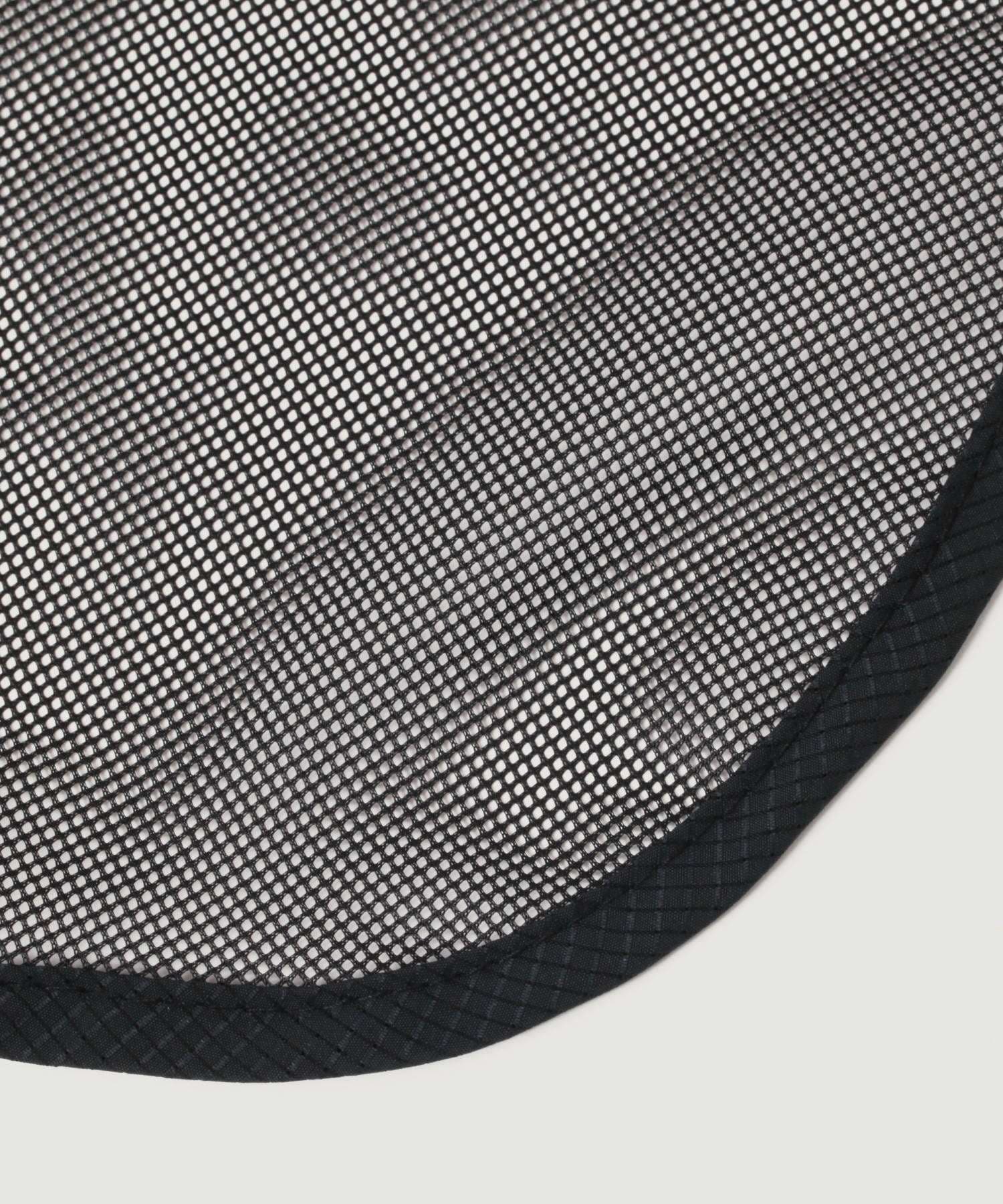 ランニングキャップ　メッシュフラップ付き機能性キャップ