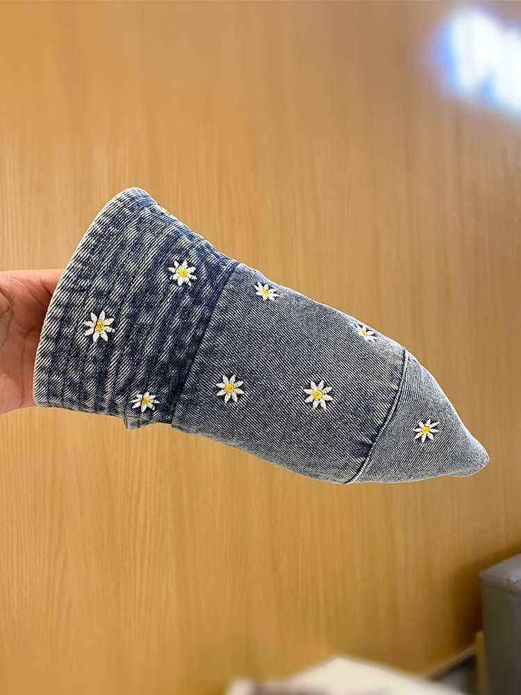 ランニングキャップ　キャップ  デイジー刺繍入りデニムバケットハット